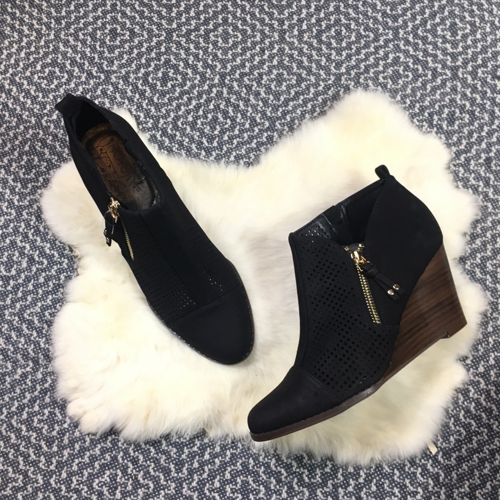 Royu Zealous Laser Cut Wedge Bootie Size 8